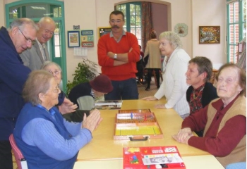 Un accueil de jour itinérant au service des personnes Alzheimer - Source de l'image:http://www.niouzes-vic.net