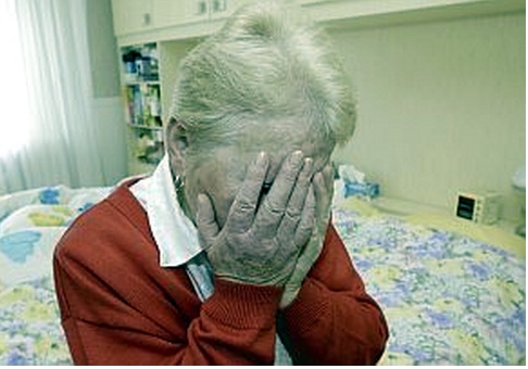 « Le manque de moyens consacrés par l’Etat est à l’origine de la maltraitance » - Source de l'image: http://bellaciao.org